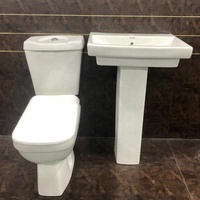 Ensemble WC deux pièces de qualité européenne avec chasse double et réservoir encastré, sanitaires en céramique pour villa