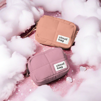 Mini sac de pochette de maquillage personnalisé mignon pour femmes petit nuage sac de rangement de cosmétiques haut de gamme gonflé matelassé moelleux