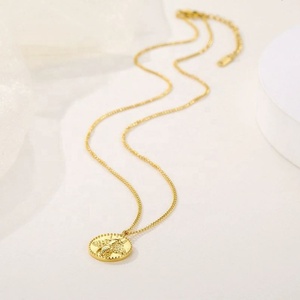 Collar con Colgante de Abeja Pequeña Chapado en Oro de 18k, Collar con Relieve Tridimensional - Product Image 4