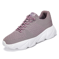 Chaussures décontractées tissées volantes de grande taille transfrontalières Style de couple Chaussures de sport respirantes Chaussures de course confortables et douces