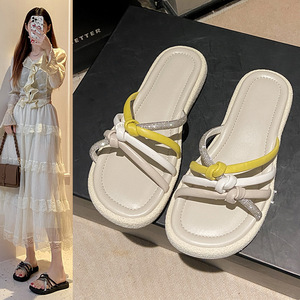 2026Factory Cheap Price Autumn Summer Spring Fashion Trend Open Toe Ladies <b>Sandals</b> <b>Flat</b> Bottom Beach Pu - Product Image 1