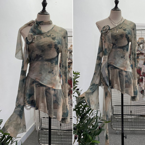 <span class=keywords><strong>T</strong></span>-<span class=keywords><strong>shirt</strong></span> à manches évasées Guns Roses pour femmes avec écharpe à ourlet à volants Top en maille à coupe ajustée Tissu tricoté à séchage rapide comprenant un <span class=keywords><strong>bandeau</strong></span> - Product Image 4