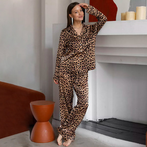 2025 Ensemble de pyjama à manches longues et pantalons longs à imprimé <span class=keywords><strong>l</strong></span>éopard, nouveau style européen et américain d'automne et d'<span class=keywords><strong>hiver</strong></span>, pyjama cardigan, - Product Image 1