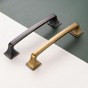 Poignées de meuble en aluminium à base évasée, finition laiton antique, poignées de tiroir vintage, quincaillerie de style farmhouse personnalisée, vente en gros directe usine - Product Image 1
