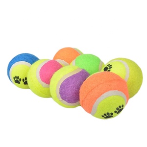 Pelota de juguete de peluche para perros con estampado de huellas de dibujos animados, para lanzar y masticar, ideal para entrenamiento. - Product Image 1