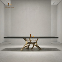 Table à manger de luxe en résine et bois, design doré, bord brut, 10 places, sur mesure, pour salle à manger de villa