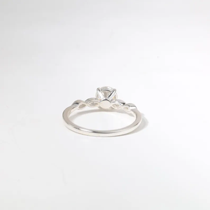 Anillo de compromiso de 5 diamantes certificados de primera calidad en oro de 18 quilates, diamantes de laboratorio o naturales, corte redondo, estilo vintage, anillo de regalo nupcial. - Product Image 4