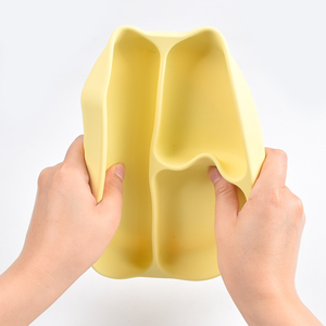 Accessoires de repas et d'alimentation : Ensemble de vaisselle bébé en silicone 10 pièces avec bavoir à ventouse, cuillère et assiette - Product Image 4