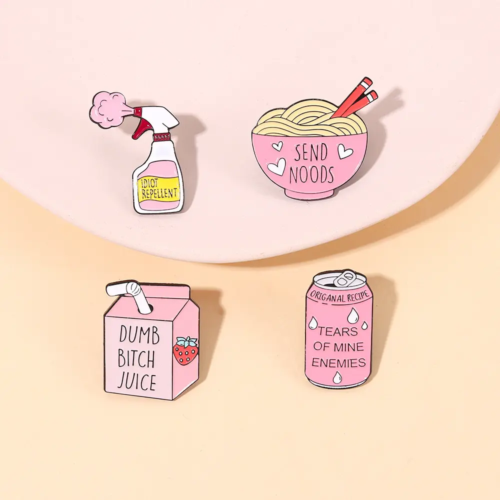 4 Pcs/Set makanan lucu Enamel Pin Strawberry susu mie Pink bros logam perhiasan Pin topi ransel aksesori pakaian