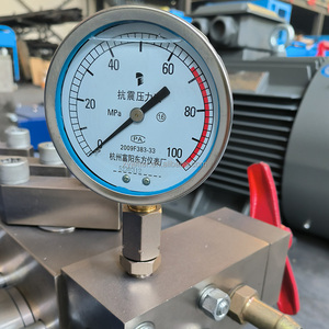 ปั๊มลูกสูบแบบทริปเปิลแรงดันสูงพิเศษ 15000psi 1000 บาร์ สำหรับงานทำความสะอาดอุตสาหกรรมหนัก  มอเตอร์ 90 กิโลวัตต์ อัตราการไหล 70 ลิตร/นาที แรงดัน 10000psi 40-110 ลิตร/นาที - Product Image 1
