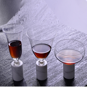 Verres à shot décoratifs en cristal coloré en gros pour ensembles, verres à whisky et margaritas rétro vintage faits à la main pour la décoration intérieure - Product Image 1