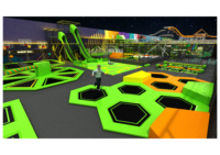 Aire de jeux intérieure Happy Zone sur le thème de la forêt, avec trampoline multi-niveaux, toboggan en spirale, mini-circuit routier, équipement pour centre commercial