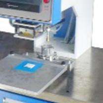 Máquina automática <span class=keywords><strong>de</strong></span> estampado en caliente <span class=keywords><strong>de</strong></span> <span class=keywords><strong>etiquetas</strong></span> con cabezal <span class=keywords><strong>de</strong></span> impresión motorizado <span class=keywords><strong>de</strong></span> una estación para la fabricación <span class=keywords><strong>de</strong></span> lenguas <span class=keywords><strong>de</strong></span> plantillas - Product Image 4