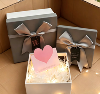 Boîte cadeau rigide élégante mate avec couvercle à nœud et base pour cosmétiques, anniversaires, mariages, fêtes, parfums, souvenirs et emballages cadeaux