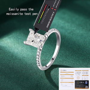 Anillo de Moissanita Personalizado de 2 Quilates con Forma Rectangular, Anillo de Compromiso de Plata de Ley 925 para Mujer con Certificación GRA - Product Image 1