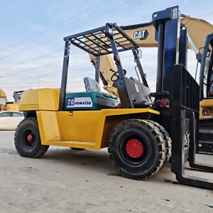 รถยกดีเซล Komatsu FD70 มือสองจากญี่ปุ่น ขนาด 7 ตัน พร้อมไฮดรอลิกไซด์ชิฟเตอร์ ยางตัน เสากระโดงสองตอน มีสินค้าในสต็อก - Product Image 2