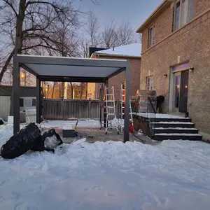 Creëer Een Veelzijdig Buitentuindak Met Gemotoriseerde Pergola Met Lamellen