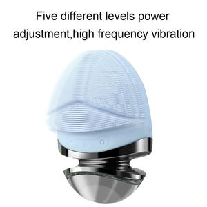 Hot Shein <span class=keywords><strong>Tiktok</strong></span> 4 en 1 nettoyage en profondeur brosse nettoyante pour le visage Silicone nouveau câble USB charge voyage arrivée brosse électrique pour le visage - Product Image 4