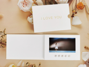 Tùy chỉnh Linen hộp cuốn Sách bìa cứng kỹ thuật số IPS màn hình <span class=keywords><strong>LCD</strong></span> <span class=keywords><strong>video</strong></span> Brochure 7 inch 10 inch hiển thị <span class=keywords><strong>video</strong></span> player thư mục trình bày - Product Image 6