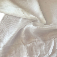Vente en gros plusieurs couleurs 100 tissu froissé en soie brute tissu plissé léger tissu en satin froissé en soie unie