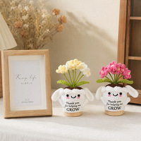 Ornement de pot de fleurs en crochet fait main, lapin mignon personnalisé avec fleur de mignonnette, pour soutien émotionnel, avec étiquette positive, cadeau