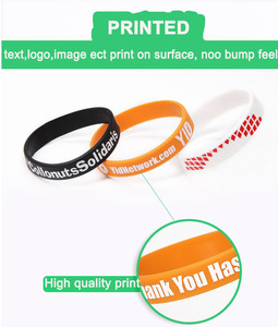 Pulsera de silicona luminosa impresa en blanco y negro con logotipo personalizado, pulseras promocionales de pequeño regalo con letras personalizadas - Product Image 6
