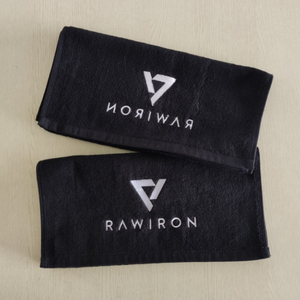 Toalla de Gimnasio Deportiva de Felpa Gruesa 100% Algodón con Logo Bordado Personalizado en Colores Blanco y Negro - Product Image 4