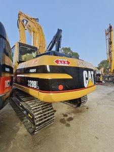 Excavatrice Caterpillar 320BL de qualité supérieure, machine d'occasion, poids opérationnel de 20 tonnes, moteur principal, boîte de vitesses, puissance de 109 kW, en stock - Product Image 3