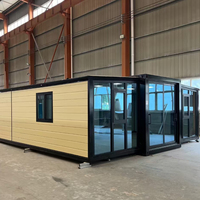 Maison préfabriquée de 20 pieds 30 pieds 40 pieds, petite maison avec 2 chambres à coucher, 1 salle de bain et balcon triangulaire sur le toit de la cuisine portable