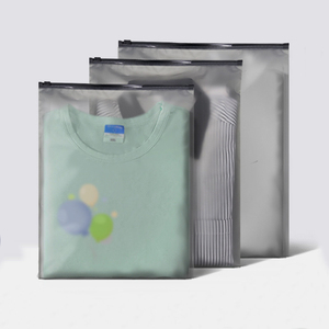 Vente en gros <span class=keywords><strong>sac</strong></span> gris translucide à fermeture éclair <span class=keywords><strong>sac</strong></span> à zip-lock givré en plastique imprimé de logo personnalisé pour l'emballage de vêtement - Product Image 2