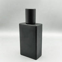Bouteille d'atomiseur à sertir de parfum en verre vide en forme de rectangle noir de 50ml avec couvercles de parfum en forme de pulvérisateur