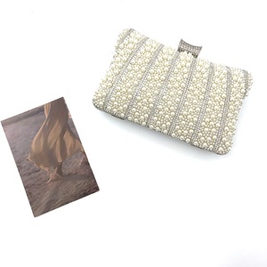 Nuova Pochette da Sera Personalizzata per Donna con Perle e Strass, Borsa Versatile per Matrimoni dal Design Leggero - Product Image 3