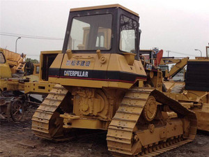 Bouteur CAT D4H d'occasion en excellent état, modèle 2023, grande lame de 8,6 m, capacité de bulldozing de 90 HP, puissance de 15 000 kg, construction robuste - Product Image 4