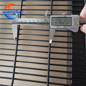 Fil de fer barbelé compatible avec clôture 358, maille 7,62 x 1,27 <span class=keywords><strong>cm</strong></span>, fil de 4 mm, <span class=keywords><strong>180</strong></span> x 200 <span class=keywords><strong>cm</strong></span> pour la sécurité - Product Image 3