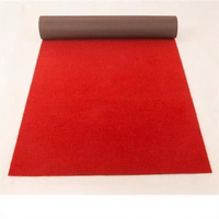 Roter Maschinengefertigter Polyester-Teppichläufer Dekorativer Laufsteg-Teppich für Hochzeiten Events Innen- und Außenbereich Partys Rutschfeste Gummiunterlage