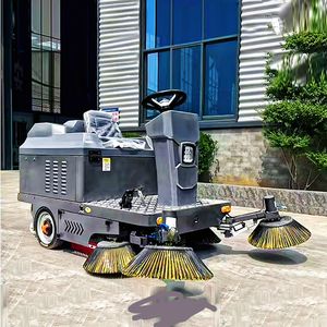 Balayeuse <span class=keywords><strong>de</strong></span> sol commerciale <span class=keywords><strong>de</strong></span> 1800mm Nettoyeur <span class=keywords><strong>de</strong></span> balai <span class=keywords><strong>de</strong></span> <span class=keywords><strong>nettoyage</strong></span> à piles vert <span class=keywords><strong>Brosse</strong></span> latérale électrique pour l'équitation <span class=keywords><strong>de</strong></span> rue - Product Image 3