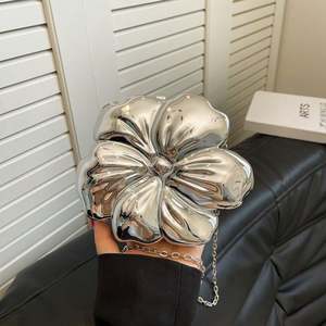 Bolso de Mano de Cristal con Forma de Rosa para Fiesta de Graduación, Bolso de Mano Brillante con Purpurina, Bolso de Mano de Cristal - Product Image 5