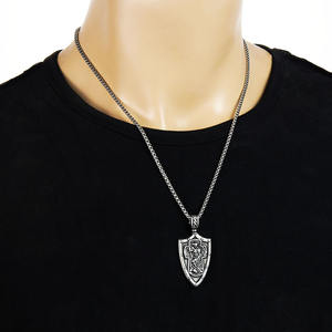 Vintage diseño personalizado colgante de acero inoxidable San Miguel Cruz católica Arcángel bíblico Michael Miguel escudo forma carta - Product Image 3