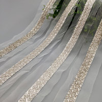 Vente en gros de strass brodés de perles noires et blanches de luxe personnalisés garniture de ruban de dentelle tressée pour robe de mariée