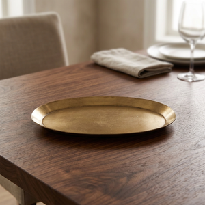 Élégant plateau de service ovale en or avec vaisselle de luxe à bord poli pour manger et se divertir - Product Image 1