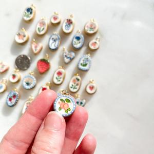 Liontin Keramik DIY Bentuk Kupu-kupu, Hati, dan Bunga dengan Warna-warna Sederhana dan Unik untuk Pembuatan Perhiasan - Product Image 4