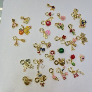 Pendentif en émail de <span class=keywords><strong>poisson</strong></span> multicolore personnalisé plaqué or, breloques d'animaux marins pour femmes, accessoires de mode DIY - Product Image 4