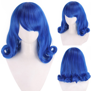 Peluca de cosplay de anime, cabello corto con rizos invertidos azules, resistente a altas temperaturas, sin encaje - Product Image 3