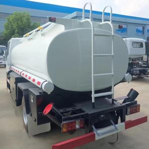 Camión <span class=keywords><strong>Cisterna</strong></span> <span class=keywords><strong>de</strong></span> Combustible Móvil ISUZU <span class=keywords><strong>de</strong></span> 5000L en Oferta - Ideal para Repostaje en Gasolineras y Suministro <span class=keywords><strong>de</strong></span> Flotas Logísticas - Product Image 5