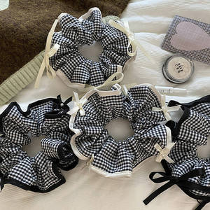 Arc à carreaux noir et blanc vintage coréen avec grand bandeau pour cheveux - Product Image 1