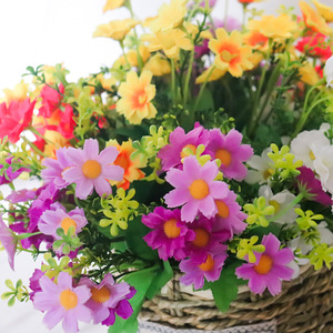 Fleurs artificielles populaires en forme de marguerite, en soie, pour décoration extérieure, arrangement en panier, multicolores 001 - Product Image 1