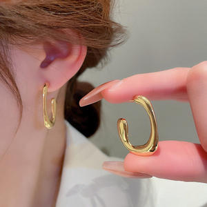 Orecchini a Cerchio E2448 in Oro, Design Minimalista Unisex per Uso Quotidiano, Gioielli Placcati Oro - Product Image 3