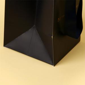 Sacs cadeaux en papier pour bijoux de luxe, impression de logo personnalisée, petit sac d'emballage pour cadeau de mariage avec poignée en ruban - Product Image 4