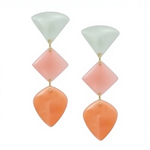Boucles d'oreilles créoles bohèmes en résine pour femme, bijoux fantaisie tendance, motif marbré blanc et noir, pour soirée et mariage - Product Image 3