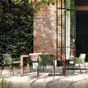 Ensemble table et chaises en rotin d'extérieur 4 places, mobilier de jardin imperméable, design contemporain pour patio, villa, balcon - Product Image 1